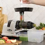 Miniatura de Omega J8006HDC Máquina exprimidora de prensa fría, extractor de jugo de verduras y frutas, exprimidor de masticado lento, 200 W, cromo
