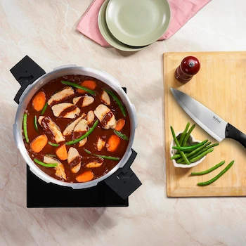 Imagen 2 de T-fal Instant Cooking Set de Cocina YL307LA7M, 5 Piezas: Olla de Presión de Aluminio 12L, Sartén 20cm, Set de 2 Cuchillos, Licuadora Powermix Glass 2 Velocidades Roja