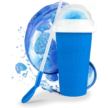 Imagen alusiva al producto Nostalgia KASCSL10BL Kool-Aid Squeezy Slush Cup 10 Oz con Tapa Domo y Popote Cuchara Reutilizable, Plástico, Azul