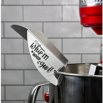Imagen 2 de New Metro Design Escudo de Vertido / Pouring Chute de Repuesto para Batidora de Soporte con Tazón Metálico, Acero Inoxidable con Grabado Láser Único "Whip it Good! ¡Whip it! ¡Batir bien!", Modelo PC-10-04